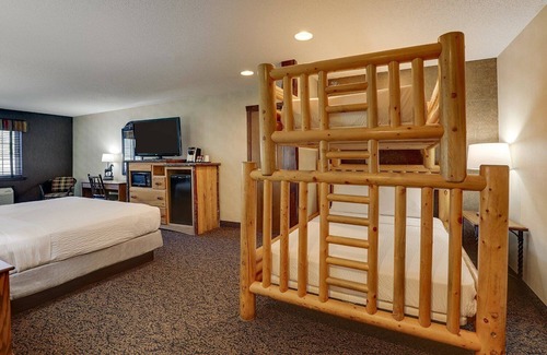 Johnston Hotel | Cozy Johnston Haven with On-Site Laundry & Meeting Rooms | 2 Units