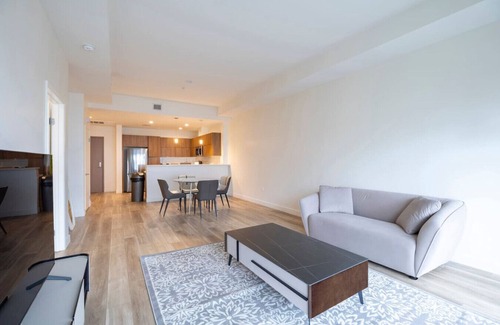 Koreatown Apartment | Cozy K-Town 1BR w/Balcony (ID262)