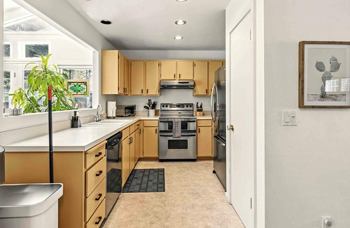Sun Valley House | Cozy Ketchum Home - Dog-Friendly Yard, Hot Tub!