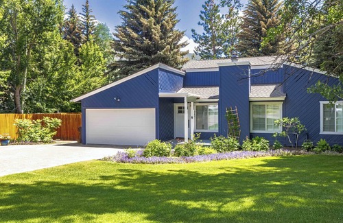 Sun Valley House | Cozy Ketchum Home - Dog-Friendly Yard, Hot Tub!