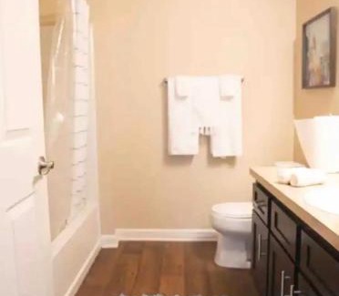 Easton Apartment | Cozy King 2 bedroom at Easton near Airport