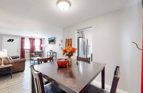 Dupont House | Cozy King Bed Hideaway Near Top Concerts & Sports