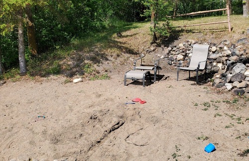 Bottineau Cabin | Cozy Lakefront Cabin