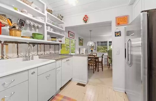 Clarkesville Cottage | Cozy Lake Burton cottage - enjoy boating, mountains, hiking, wineries and more!