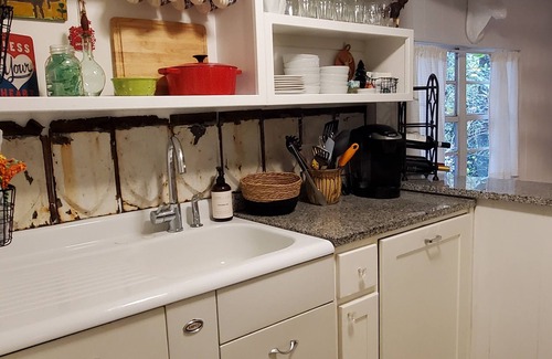 Clarkesville Cottage | Cozy Lake Burton cottage - enjoy boating, mountains, hiking, wineries and more!