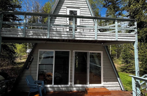 Regional District of Fraser-Fort George Cabin | Cozy lakefront cabin on Nukko Lake.