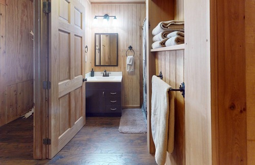 Ingram Cabin | Cozy Lake Cabin - 2 Queen Beds