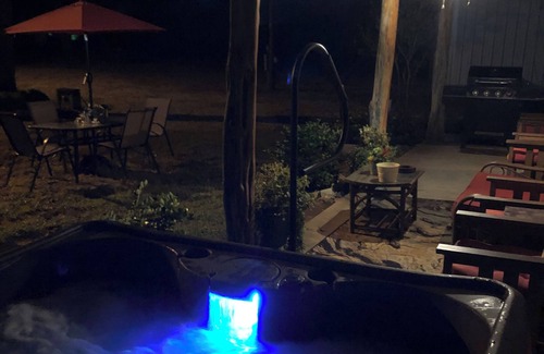 Buchanan Dam Cabin | Cozy Lake Cabin ; private Hot Tub , pool & kayaks possibly shared.