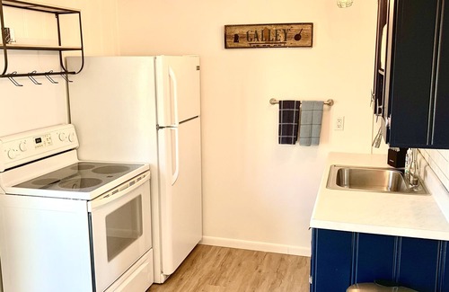 Kimberling City Cabin | Cozy Lake Front Cabin on Table Rock Lake. Pool, Private Hot Tub & Fire Pit.