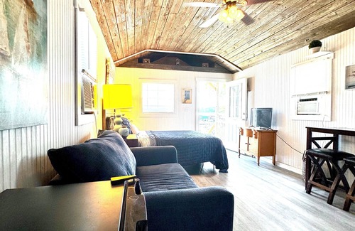 Quinlan Cabin | Cozy Lake Front Studio Cabin - Wifi/AC/Queen Bed/Twin Sleeper/Lake View- Cabin 3