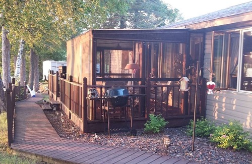 Moose Lake Cabin | Cozy Lake Home, Relaxing Getaway, Beautiful Sunsets on Sand Lake
