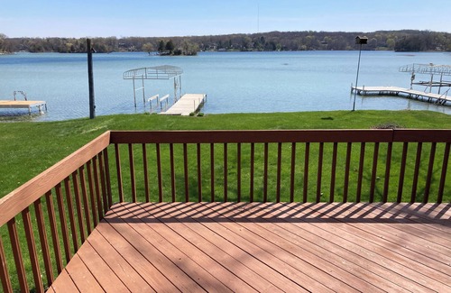 Summit House | Cozy lake house on Lower Nemahbin Lake, just a 40-minute drive to Milwaukee.