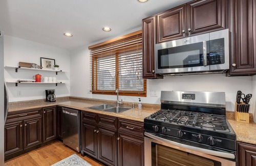 Lake Orion House | Cozy lake house with incredible views. Pet-Friendly!