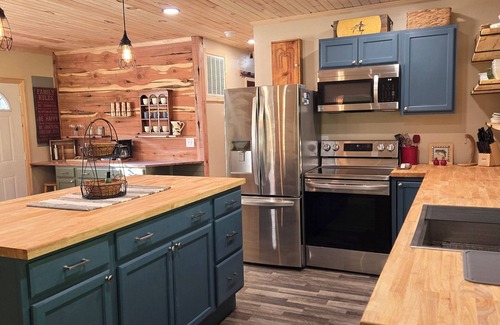 Cadiz House | Cozy lake house w/spacious deck, BBQ/fire pit. Boat ramp1 mi away Pet friendly!