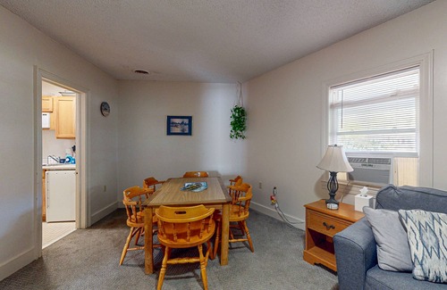 Lake Junaluska Apartment | Cozy Lake Junaluska retreat with pool, tennis, golf, and scenic outdoor activit