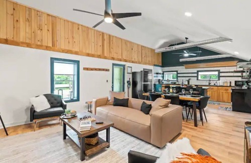 Honeoye House | Cozy Lake Retreat
