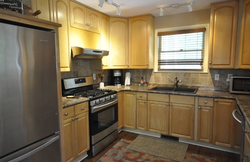 Hayesville Cabin | Cozy Lakefront 2-bedroom cabin on Lake Chatuge in Hayesville Bonus sleeping area