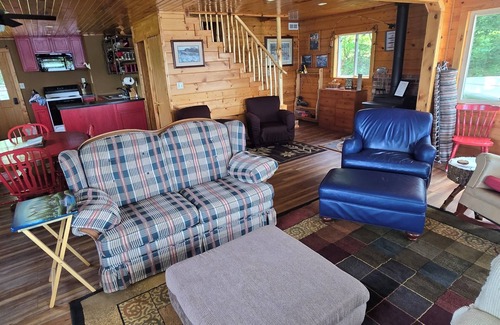 Comstock Cabin | Cozy Lakefront Cabin w/canoe, hammock, fire-pit & grill! Perfect group getaway