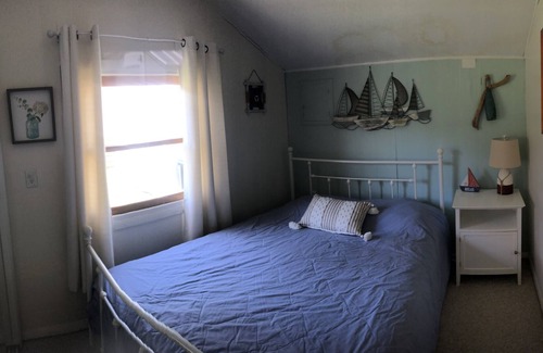 Grand Isle Cottage | Cozy Lakefront Cottage