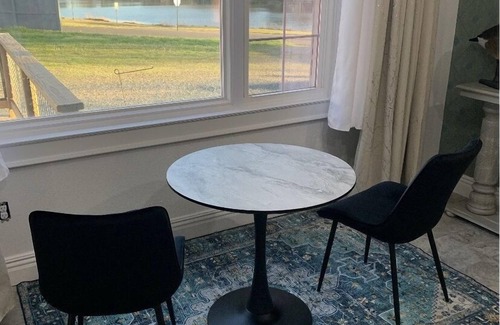 Mena House | Cozy Lakefront Cottage with a Beautiful view.