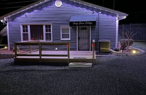 Mena House | Cozy Lakefront Cottage with a Beautiful view.