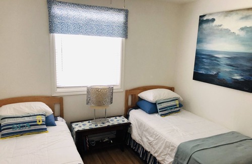 Halifax County House | Cozy lakefront retreat - weekly and short term.