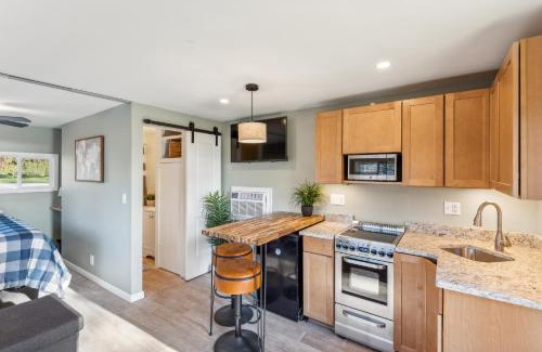 Kalamazoo House | Cozy Lakefront Studio On Long Lake! home