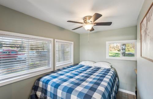 Kalamazoo House | Cozy Lakefront Studio On Long Lake! home