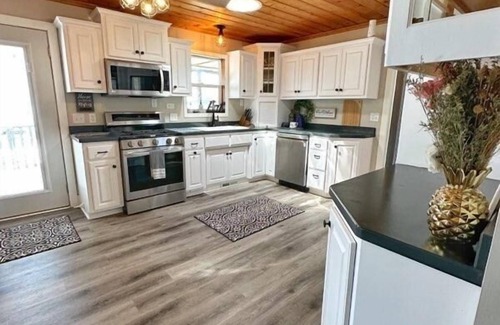Rush City Cabin | Cozy lakeside cabin retreat located on E. Rush lake. Great Fishing here!