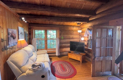 Jackman Cabin | Cozy Lakeside Cabin – Your Private Island Retreat