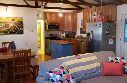Fort Scott Cottage | Cozy Lakeside Cottage