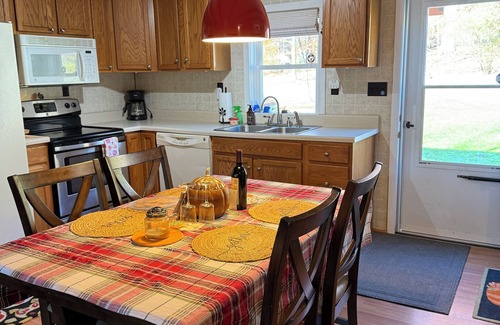Wardensville House | Cozy Lakeside Homestead