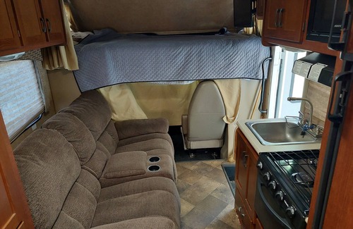 Lake Park House | Cozy Lakeside RV awaits