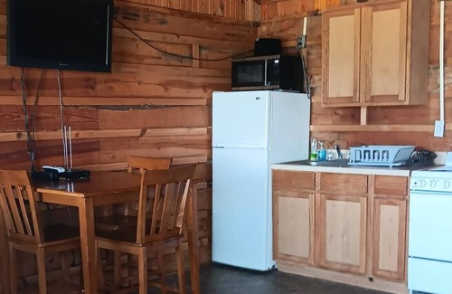Madill House | Cozy Lakeside Suite- 2BR hotel room by the lake- Texoma Shores Resort