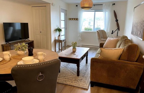 Langford Apartment | Cozy Lakeview Suite