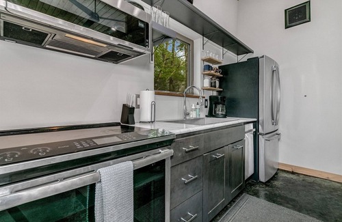 Black Mountain House | Cozy Laurel Cabin w Fire Pit near Golf Course