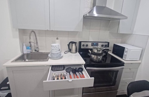 Calgary House | Cozy legal Secondary suite