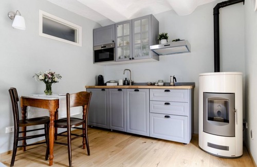Govone Apartment | Cozy "Lindhouse" Apartment with Jacuzzi - Ulivo