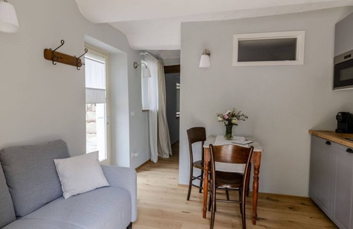 Govone Apartment | Cozy "Lindhouse" Apartment with Jacuzzi - Ulivo