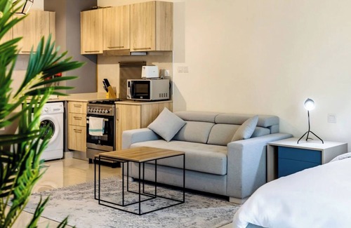 Downtown Dubai House | Cozy Living City Central Few Minutes from Dubai Mall,AG Tower