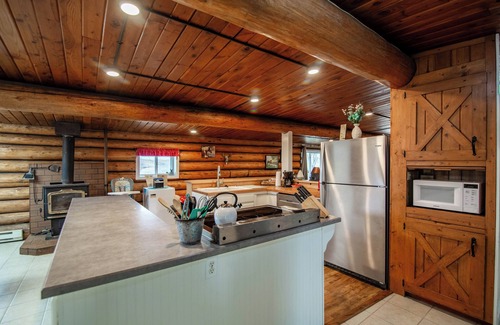 Beach Cabin | Cozy Lodge near Theodore Roosevelt National Park and Medora, ND Sleeps 6 to 8