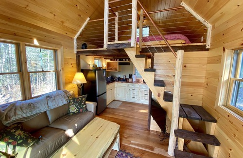 Granville Cabin | Cozy Loft for two with Hot Tub & Mtn Views
