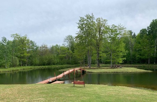 Hancock Cabin | Cozy Log Cabin: Great for Families, Near Trails