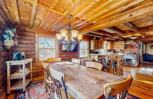 Bethel House | Cozy log cabin & loft, close to recreation, dog-friendly, bbq, balcony, a/c, w/d