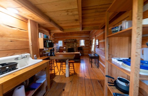 Bruno Cabin | Cozy Log Cabin Near Buffalo River