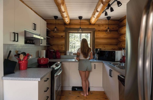Lac Superieur Village Ski Chalet | Cozy Log Cabin with Spa - 3 min of Tremblant