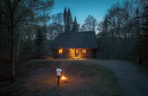 Lac Superieur Village Ski Chalet | Cozy Log Cabin with Spa - 3 min of Tremblant