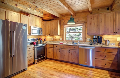 Boone Cabin | Cozy Log Cabin w/Mountain Views, Hot Tub, Fire Pit, Pool Table & River