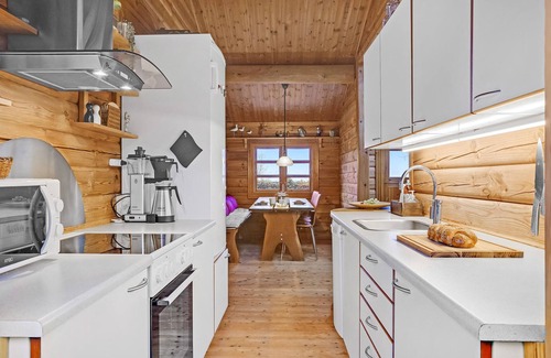 Bønnerup Strand House | Cozy log cabin with a panoramic view