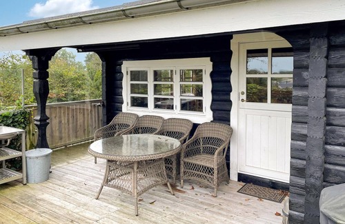 Bønnerup Strand House | Cozy log cabin with a panoramic view
